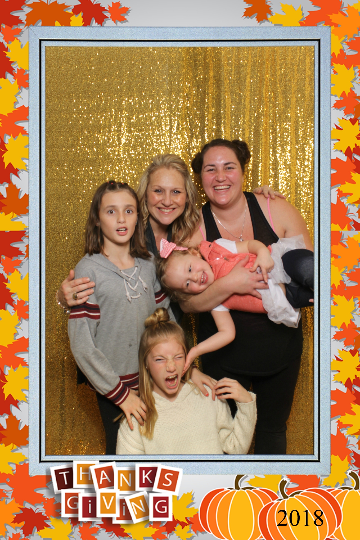 Thanksgiving 2018 | View more photos from the event at gallery.niknoxphotobox.com/u/NiKnox-Photo-Box/Thanksgiving-2018